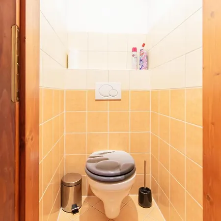 Viky's アパート ジュール